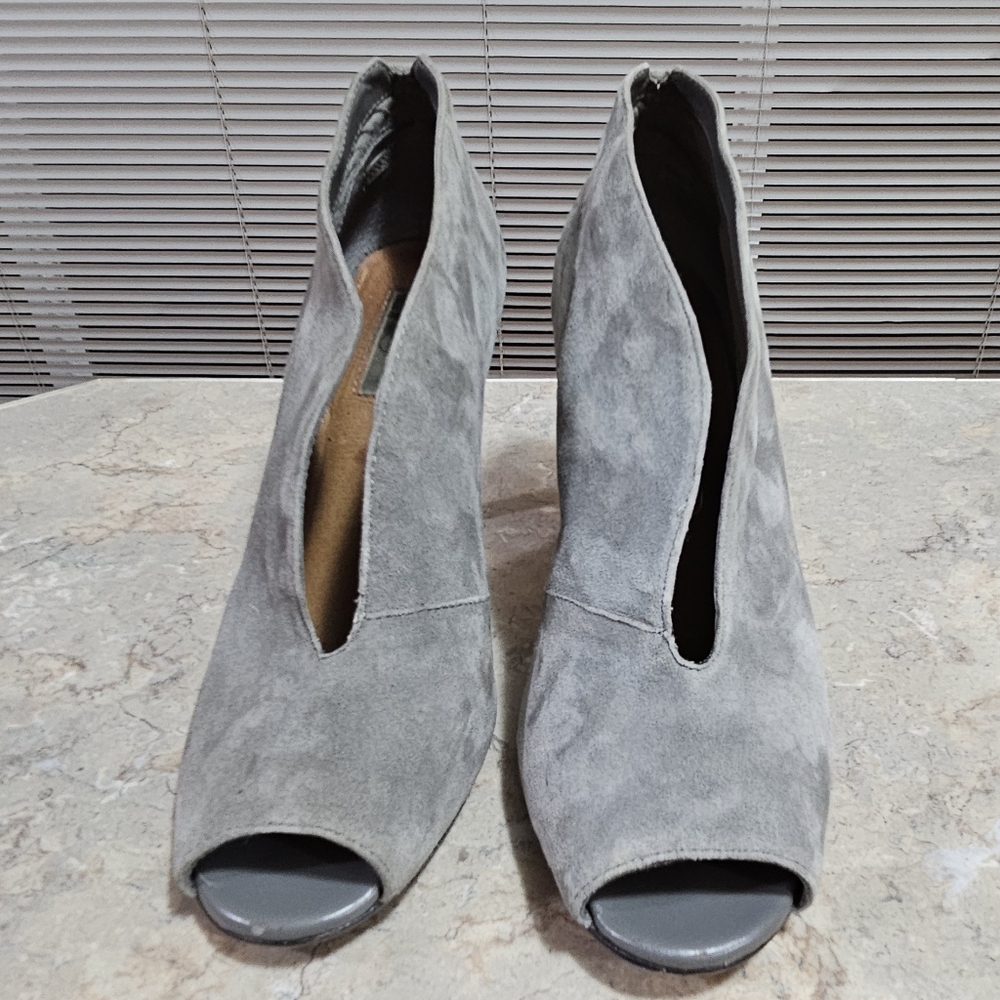 Halogen grey suede bootie heels - Picture 2 of 8